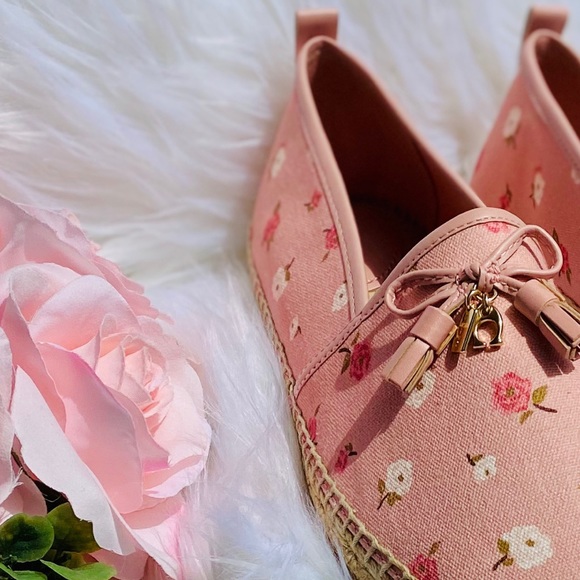 🆕️🌷 COACH ESPADRILLES PINK W FLORAL DESIGN NIB - Picture 4 of 8